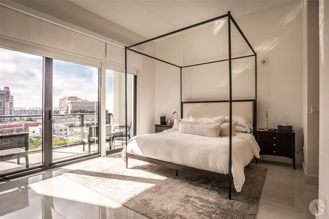 Building Photo - 275 Giralda Ave