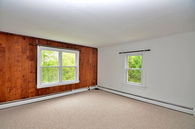 Building Photo - 10 Mountain Orchard Rd