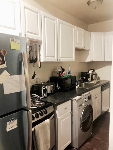 Building Photo - 3345 N Marshfield Ave