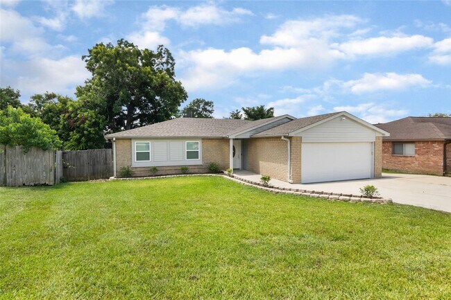 Building Photo - Welcome to this fully remodeled 4/2/2 brick home near Lake Conroe! With new AC/heat, roof, water ...