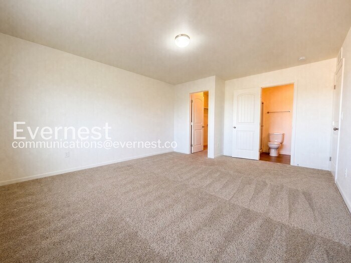 Building Photo - 3194 Fairmont Dr