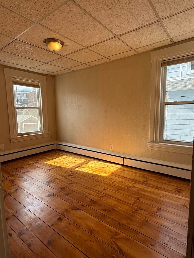 Building Photo - 282 Cartier St