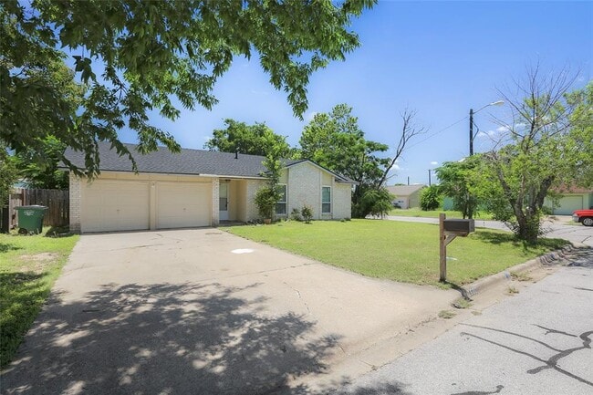 Building Photo - 1800 Cameo Dr
