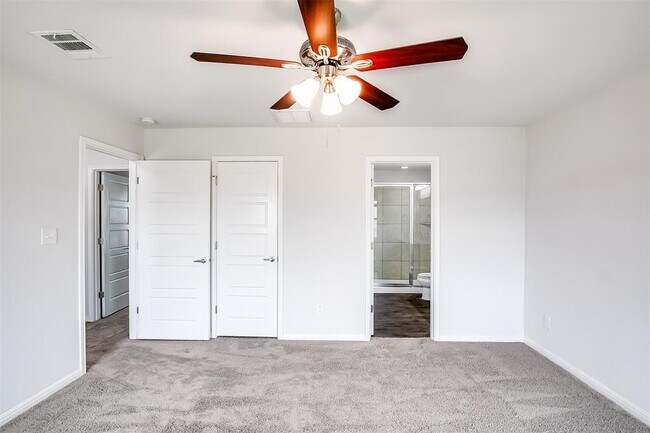 Building Photo - 100 Earl Keen St