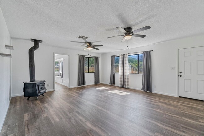 Building Photo - 31331 Auberry Rd