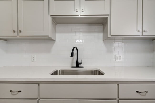 Building Photo - 4704 SE 18th St