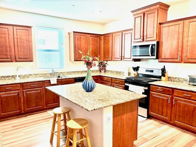 Building Photo - 10424 Skynyrd Way