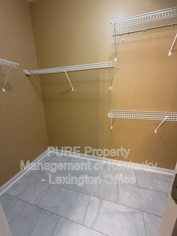 Building Photo - 4844 Clifford Cir