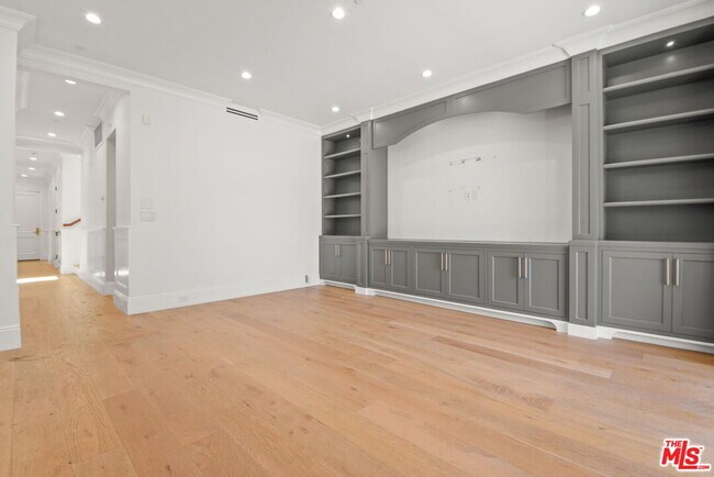 Building Photo - 1153 S Clark Dr