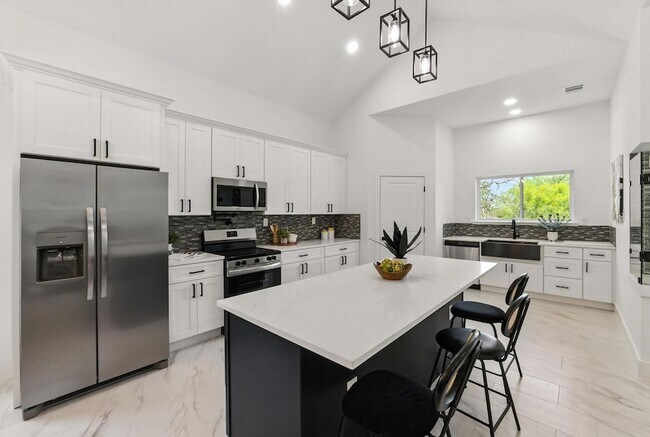 Building Photo - 418 Bedford Dr
