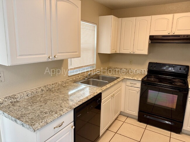 Building Photo - Single Family Home - Carrollwood Area