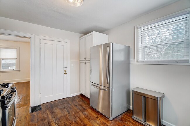 Kitchen - 213 Bodmann Ave