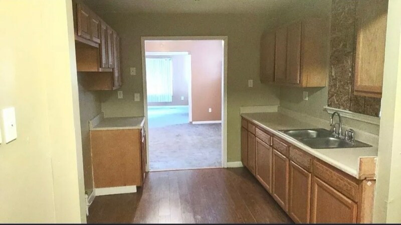 Building Photo - 14887 Sorrento Ave