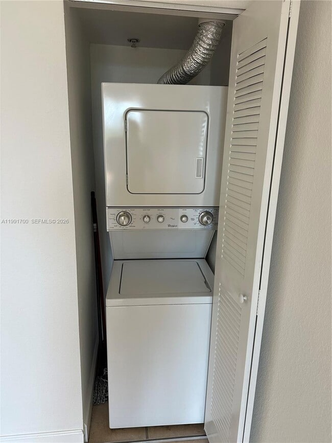 Building Photo - 814 NW 36th Ave