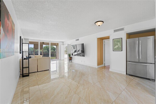 Building Photo - 2671 S Course Dr