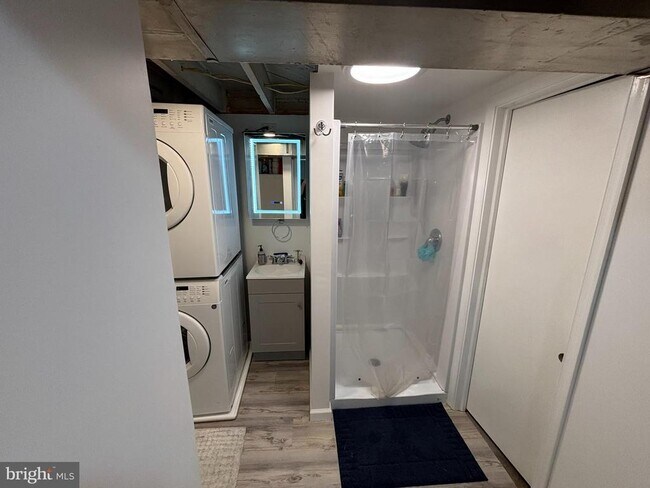 Building Photo - 2803 Albemarle Dr