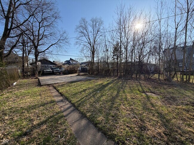 Building Photo - 321 W 32nd St