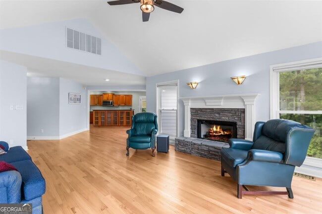 Building Photo - 1060 Old Rock Rd