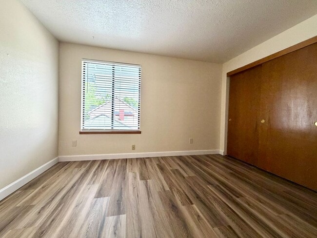 Building Photo - 0152-01D - Elm Tree Garden Apartments D