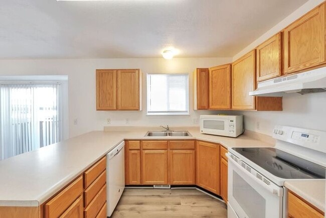 Building Photo - Peaceful Provo Townhome