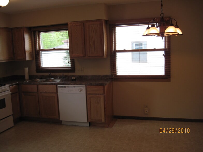 Building Photo - 123 Marcella St