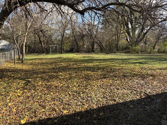 Building Photo - 3052 Clarke St