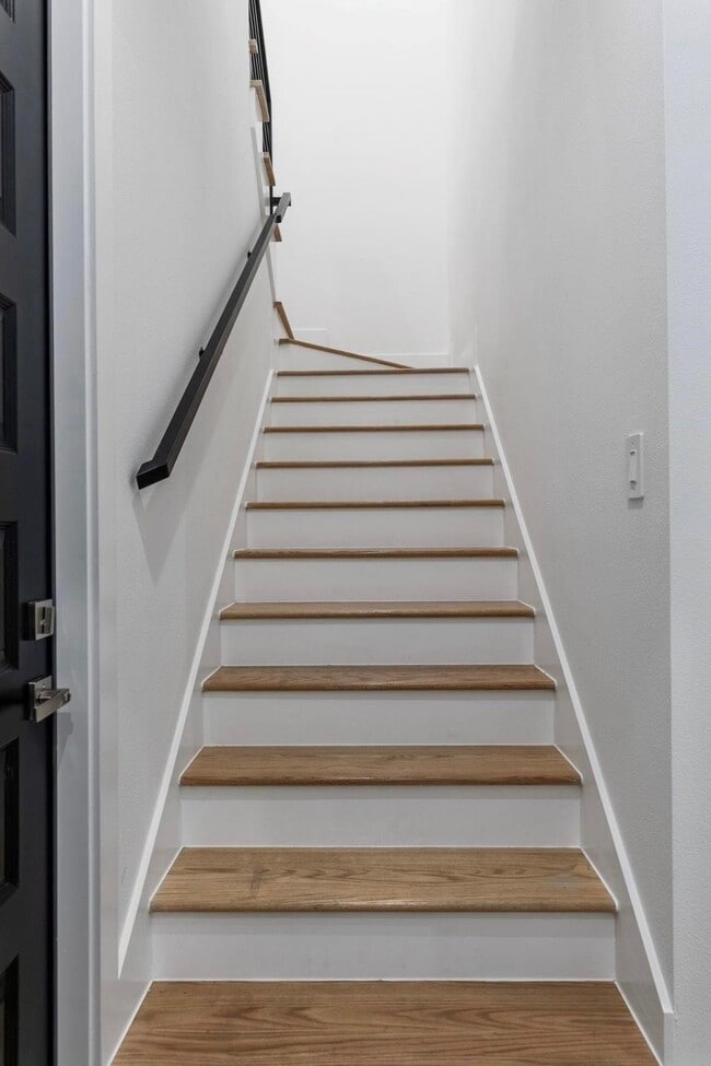 Building Photo - 518 Clinton St