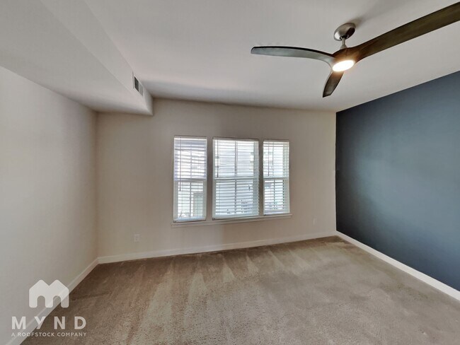 Building Photo - 432 W Tremont Ave