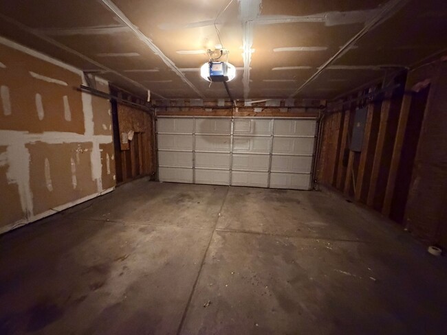 Building Photo - 4020 Crabtree Ct