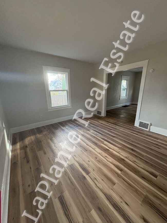 Building Photo - Freshly Updated 3-Bedroom Home on Greenwoo...