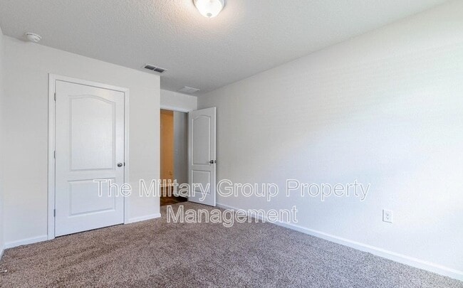 Building Photo - 6914 Sandle Dr