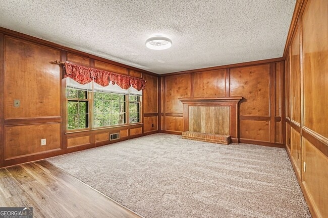 Building Photo - 1527 Ridgewood Dr SW