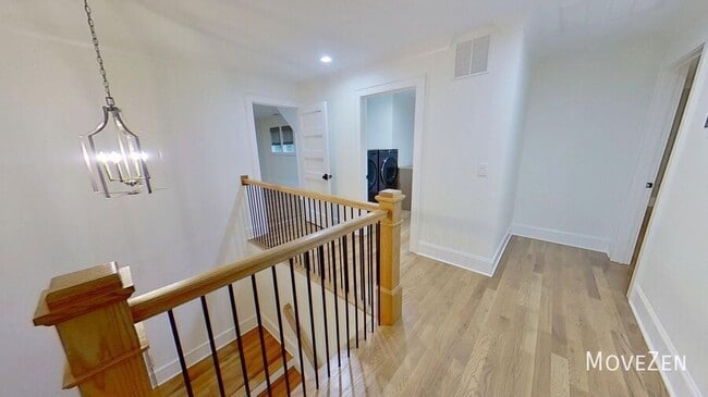Building Photo - 1265 Pinecrest Ave