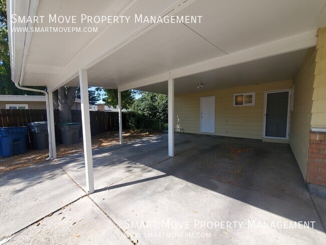 Building Photo - 6030 Kirkwood Cir