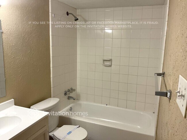 Building Photo - 625 Valley View Dr