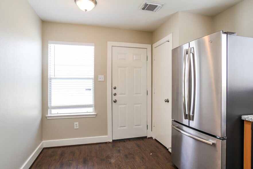 Building Photo - 9711 Farrell Dr
