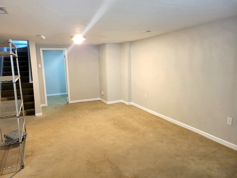 Building Photo - 2845 Elm St