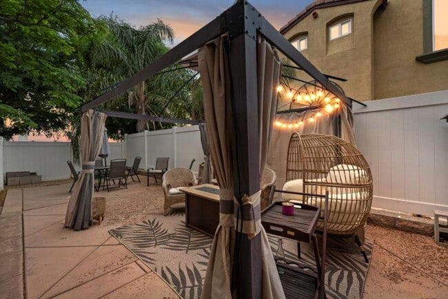 Building Photo - Beautiful 3 bedroom townhouse available fo...