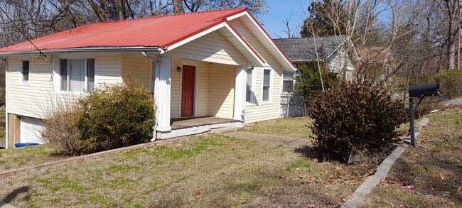 Primary Photo - 2 Bedroom 1 bath bungalow in Red Bank TN