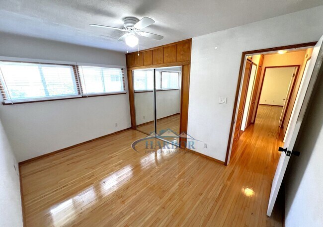 Building Photo - Charming 3 Bedroom 2 Bathroom