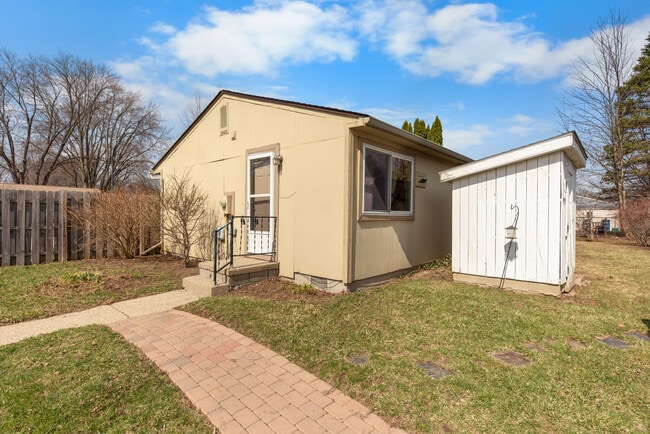 Building Photo - 2 Faust Ct