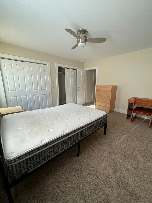 Building Photo - 524 7th Ave