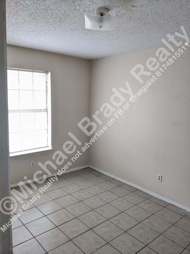 Building Photo - 3262 Matthews Dr