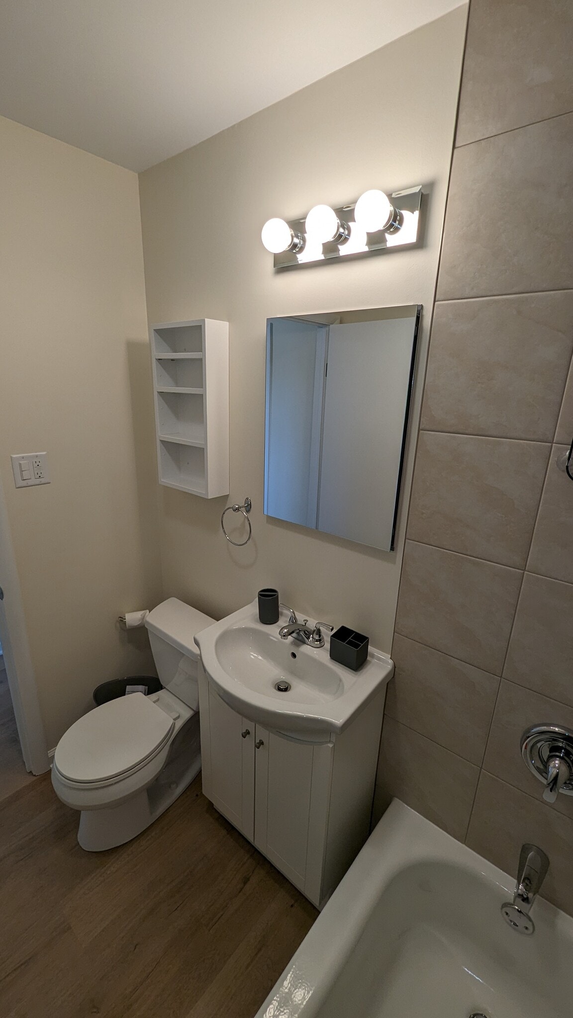 Building Photo - 14475 Jefferson Ave