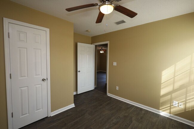 Building Photo - 1728 Eli Pl