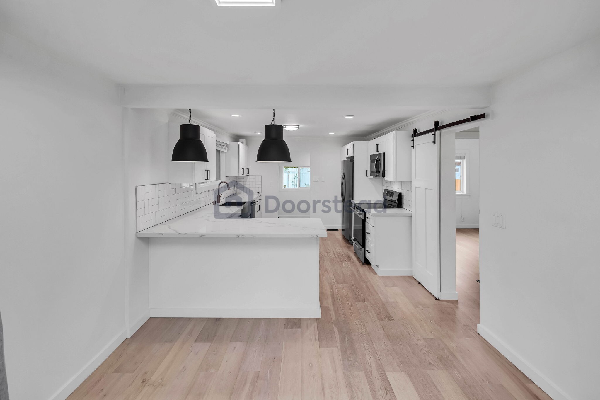 Building Photo - 924 24th Ave S