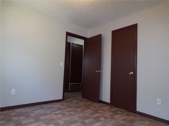 Building Photo - 3061 Overland Dr