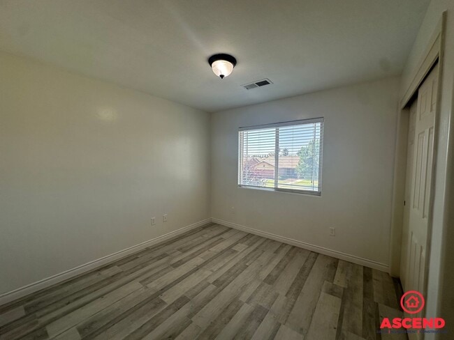 Building Photo - Gorgeous 2 Story Home off of Harris and Ol...