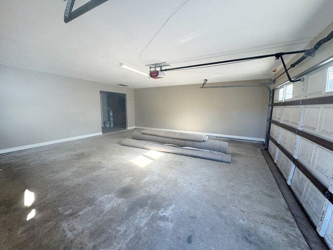 Building Photo - 310 W Pineshadows Dr