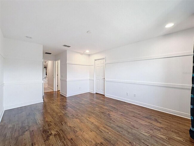 Building Photo - 10701 Laurel Vista Way